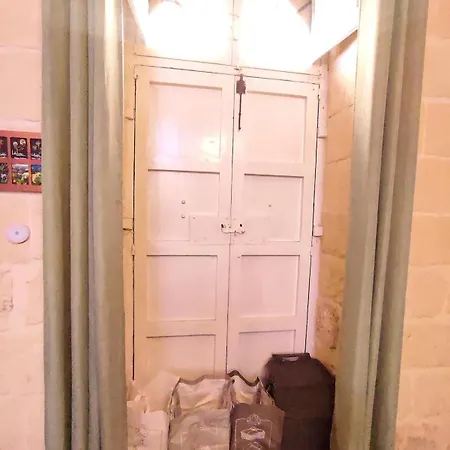 בית נופש Intothegreen - Art House On Gozo *